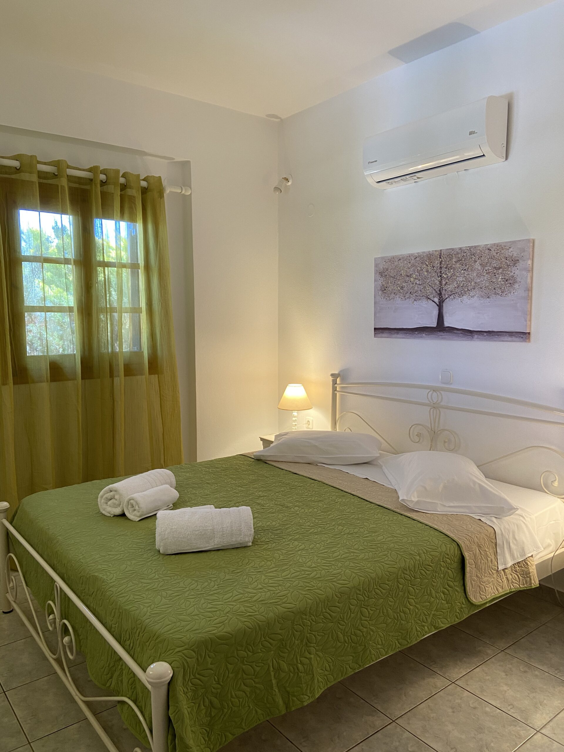 Rooms IMG_0625